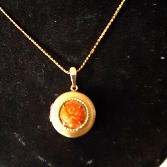 Womans Peach   Rose Locket Vintage   Necklace 19 Inch L  Gold Plated - Picture 4 of 6